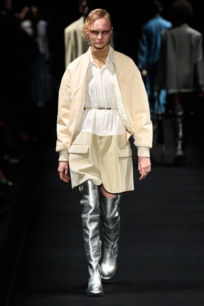 Look 23